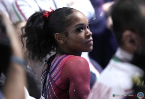 jones shilese usa ph simone ferraro sfa01070 copia